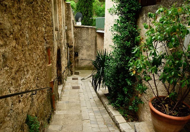 La Commune et Ses Habitants : Culture, Autonomie et Histoire de la Région